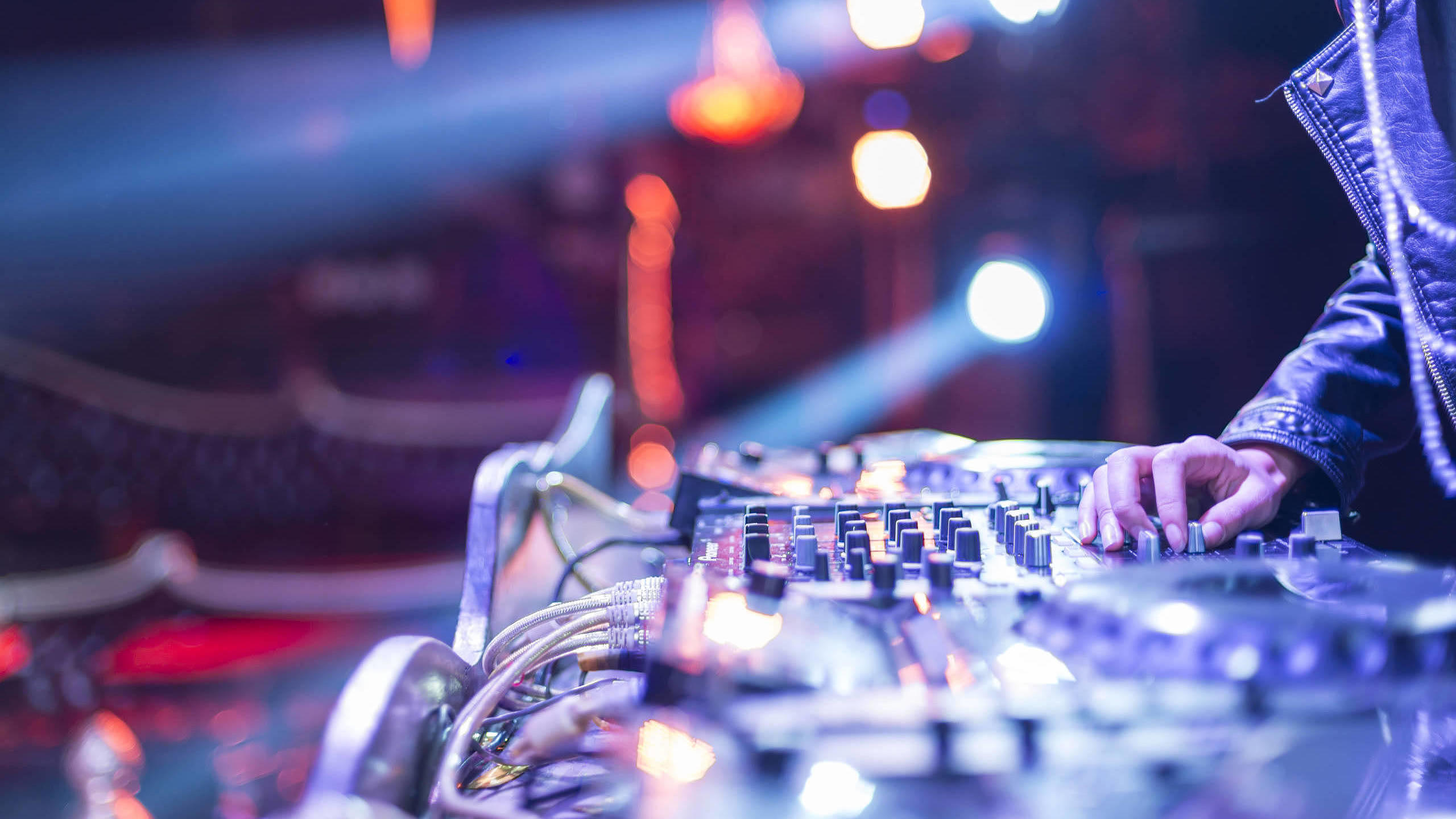 Estos 10 actos llevan el techno al futuro