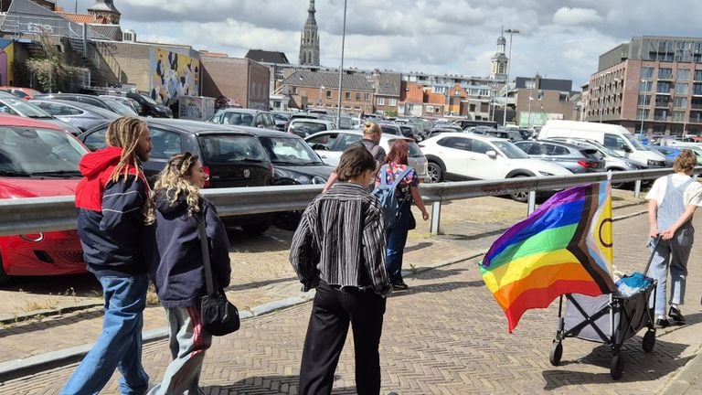 El Queer Walk of Coc Tilburg-Breda pasa por el centro de Breda (Foto: Niek de Bruijn)