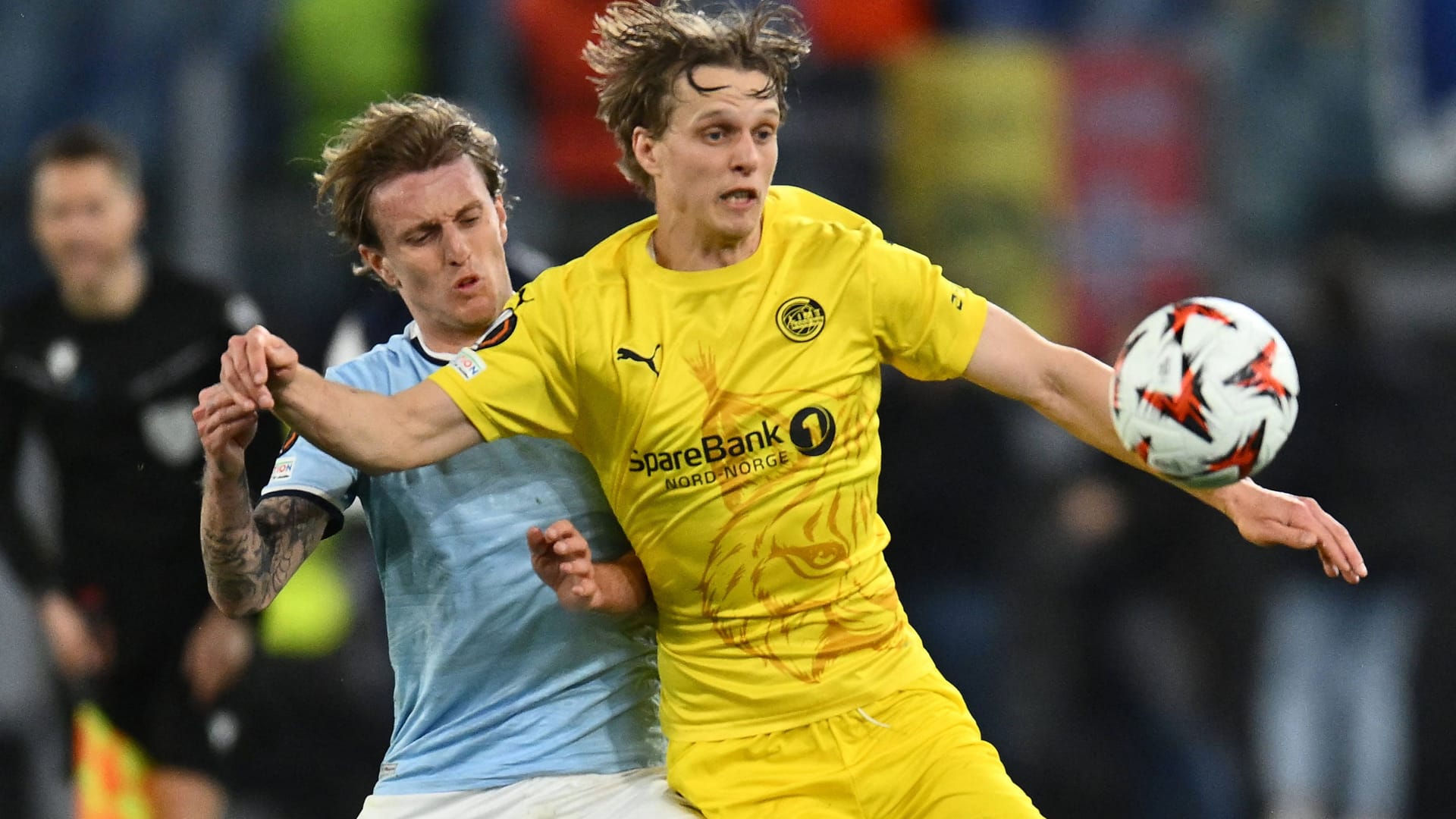 Ulrik Saltnes (derecha, aquí contra Lazios Nicolo Rovella) ha estado usando la camiseta de Bodø/Glimt desde la juventud y es uno de los líderes del maestro noruego. Ulrik Saltnes (derecha, aquí contra Lazios Nicolo Rovella) ha estado usando la camiseta de Bodø/Glimt desde la juventud y es uno de los líderes del maestro noruego.