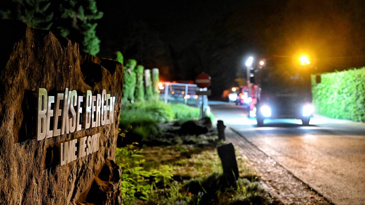 Excelente marca Beekse Bergen, saltos de fuego desde contenedores hasta
