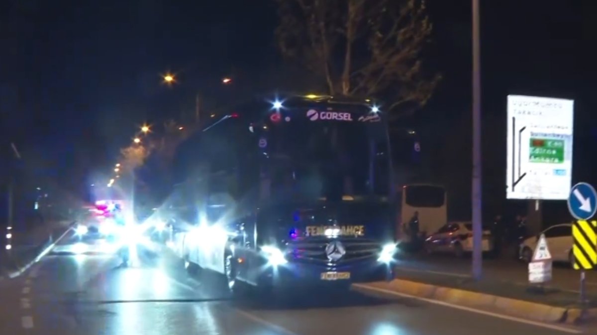 Fanáticos de Fenerbahçe en Samandıra "Ali koç renunciar" ¡salud!