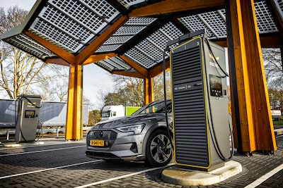 Fastned quiere 450 estaciones de carga rápida en ciudades y