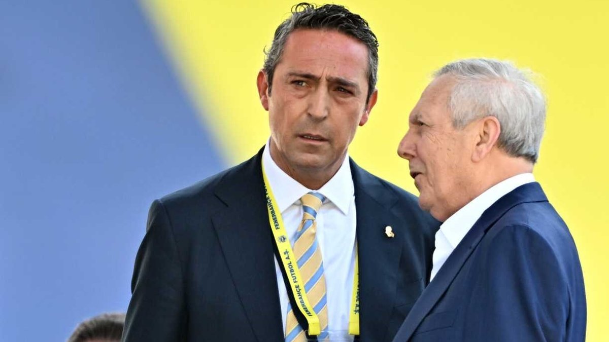 Fenerbahce en las gradas "Ali koç renunciar" Sonidos y aziz