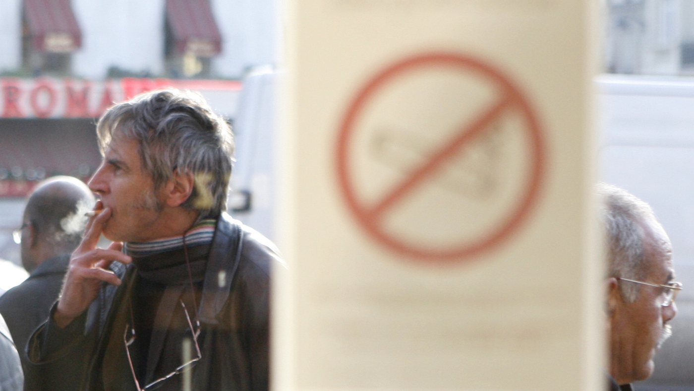 Francia: prohibición de fumar en espacios públicos – NPR