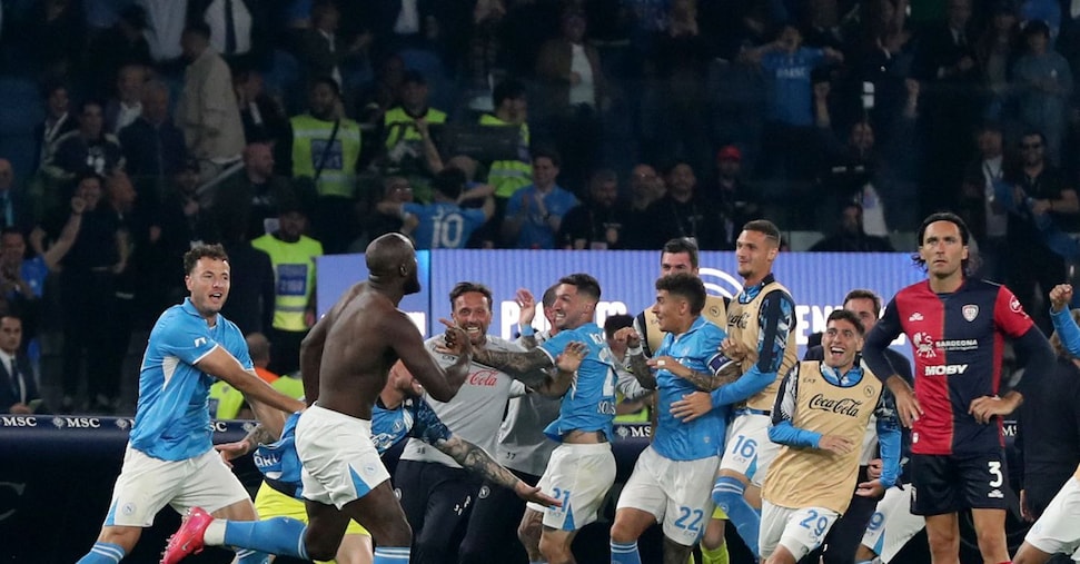 Fútbol, ​​jugadores con ingresos de más de 700 mil euros