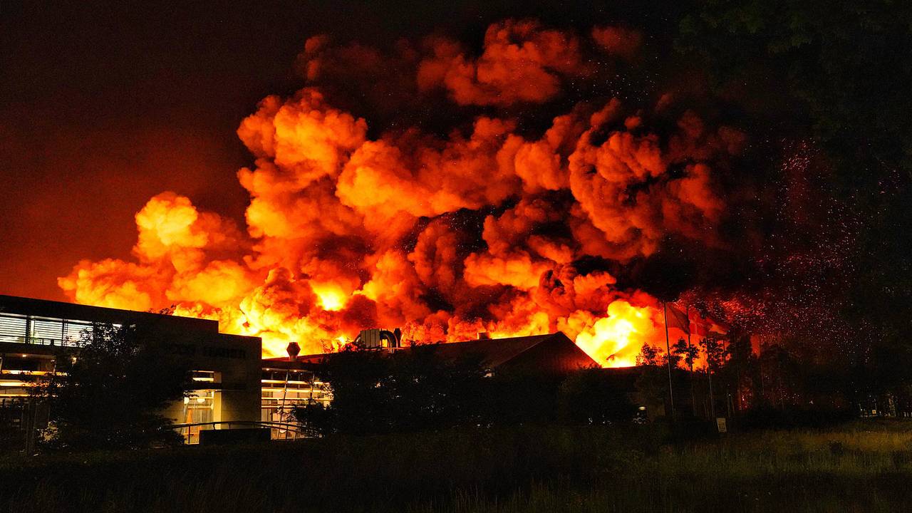 Gran mar de fuego en Ecco Leather, el departamento de