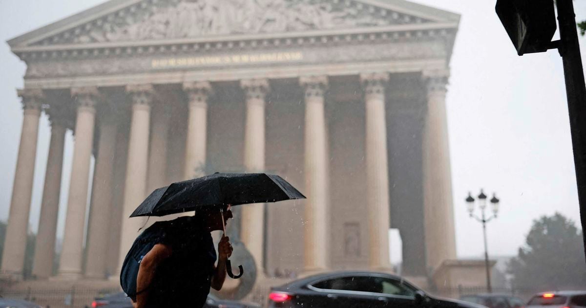 Hagelstorm pone el metro y las calles en París bajo