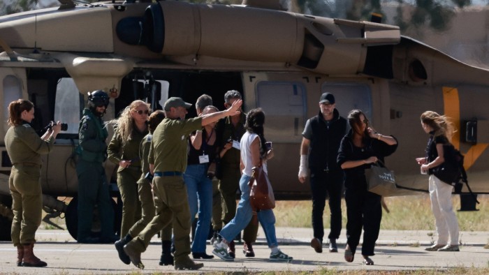Hamas dice que ha lanzado rehenes israelíamericanos