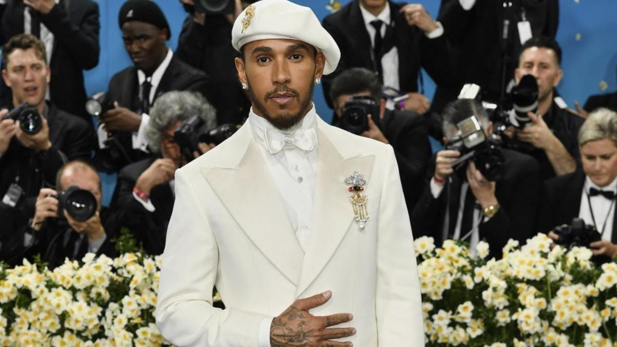Hamilton, desde el volante de Ferrari hasta la Gala Met: