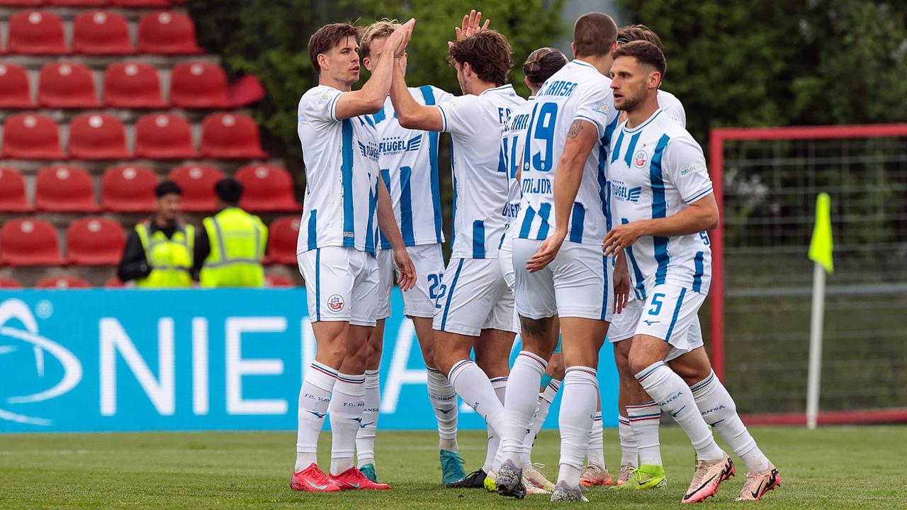 Hansa Rostock gana en desacuerdo y puede soñar con la