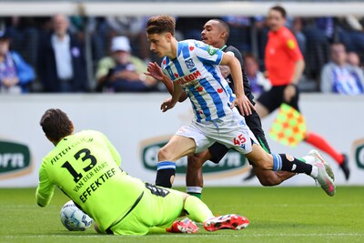 Heerenveen duplica una ventaja contra Feyenoord con una penalización sorprendente
