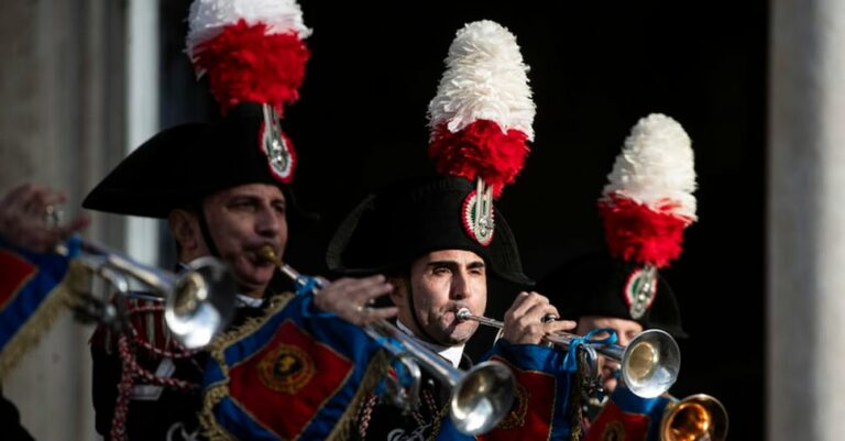 Himno nacional, las disposiciones: "Seguir la posición y compuesta"