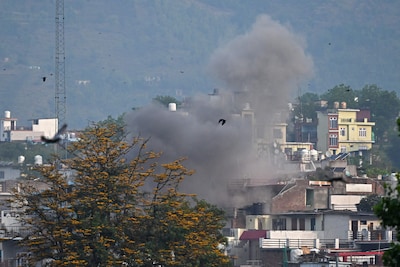 India lleva a cabo ataques con cohetes contra el vecino