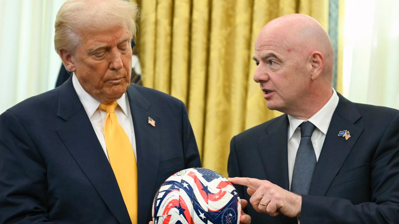 Infantino con Trump en Arabia Saudita: los activistas de los