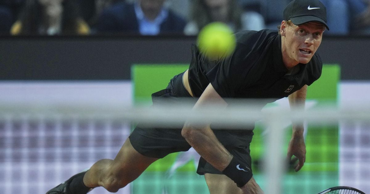 Jannik Sinner se encuentra con Jesper de Jong en Roma