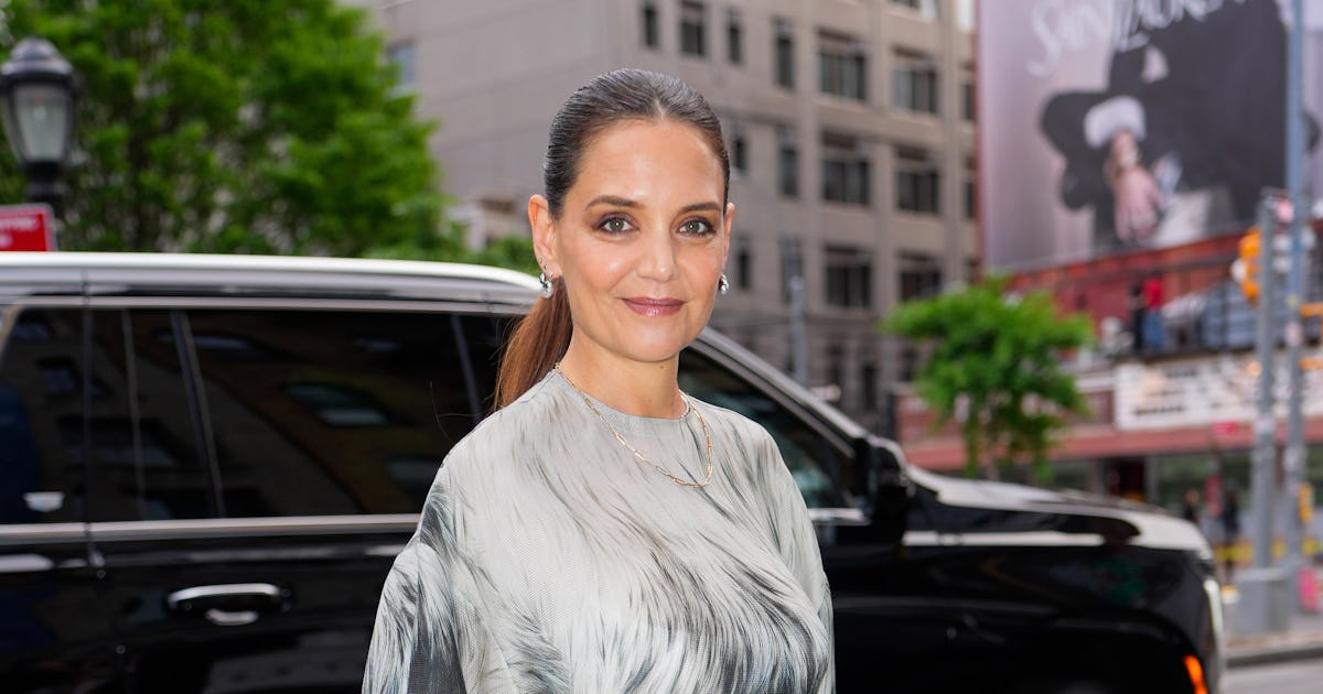 Katie Holmes acaba de hacer un caso para ojos ahumados