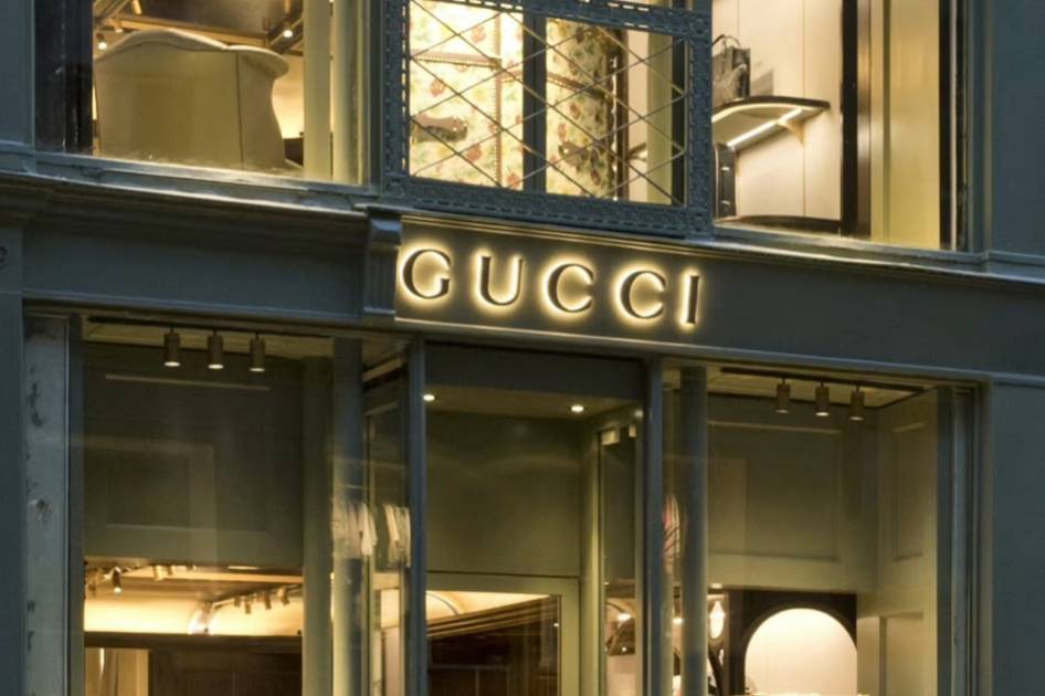 Kering coloca 750 millones de bono en euros