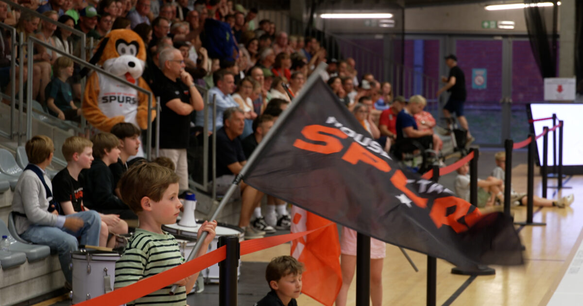 Kortrijk Spurs agarra al lado del título en Bnxt Final