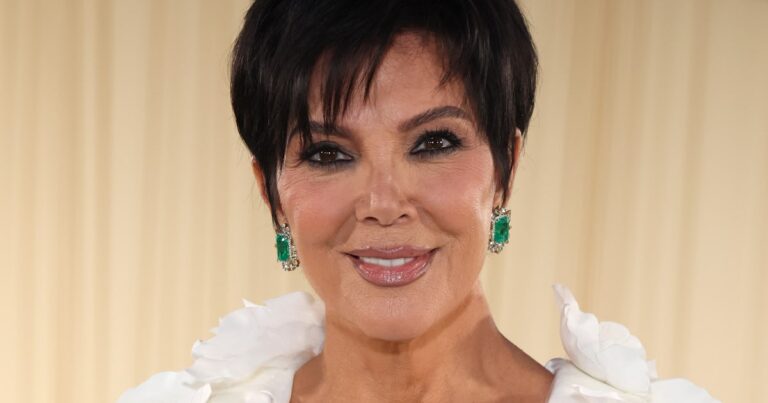 Kris Jenner's Flippy Hydro Bob Channels Kourtney Kardashian