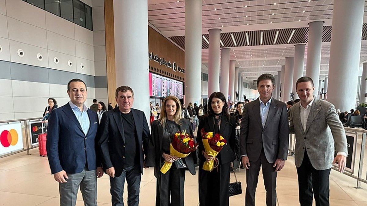 La Copa UEFA de Hagi y Popescu llegó a Türkiye