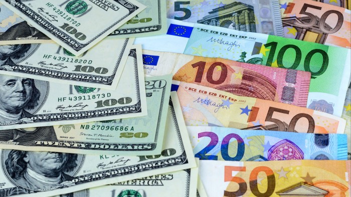 La UE necesita intensificar su desafío al dólar