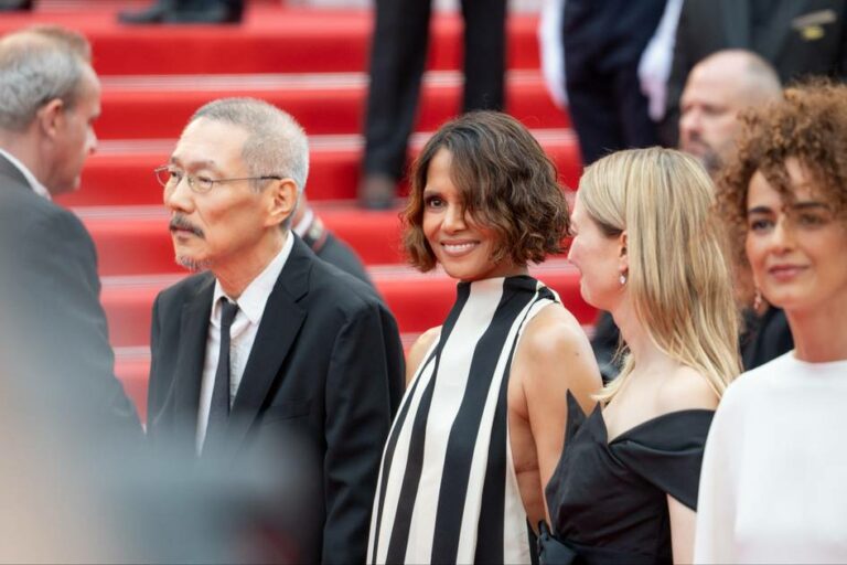 La actriz Halle Berry cambia el atuendo de Cannes para