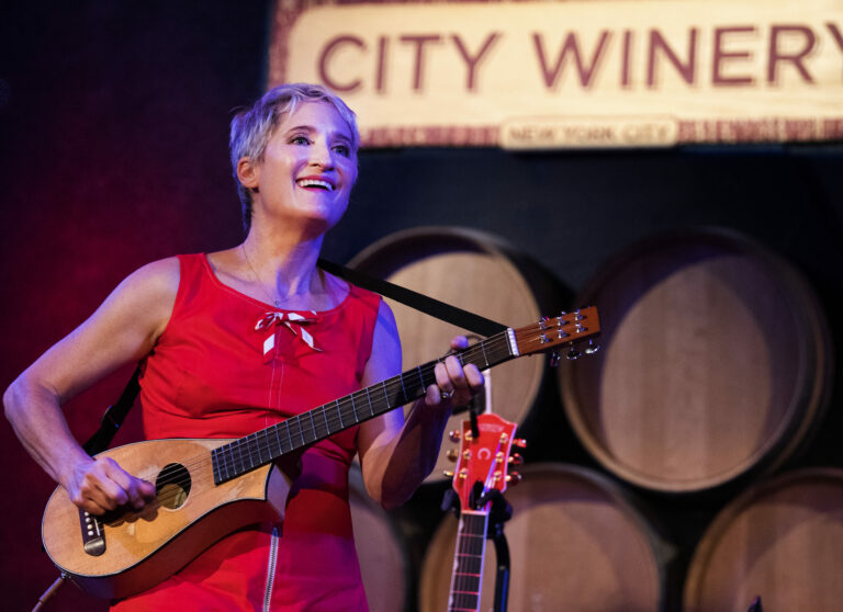 La cantante "besé a una chica" Jill Sobule muere cerca