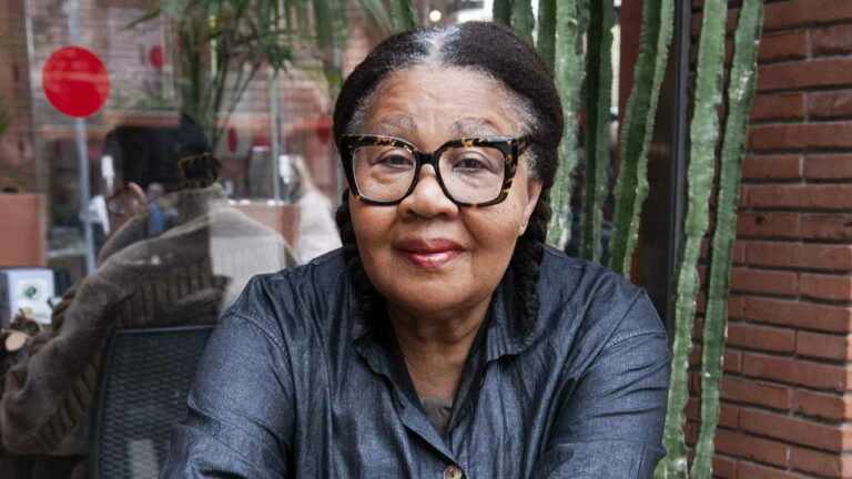 La escritora, nacida el 25 de mayo, viajó por el