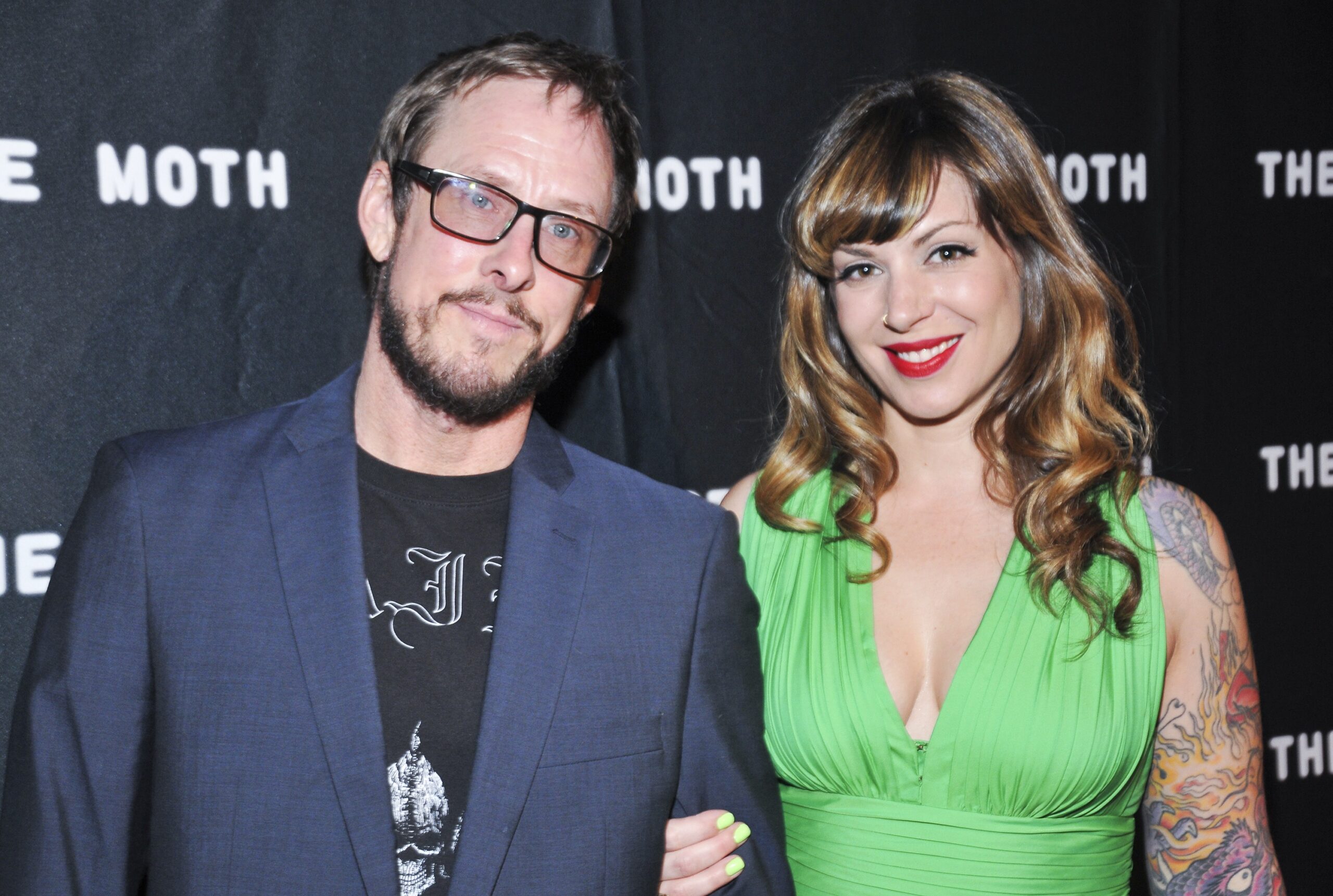 La esposa del bajista de Weezer aboga por "no culpable"