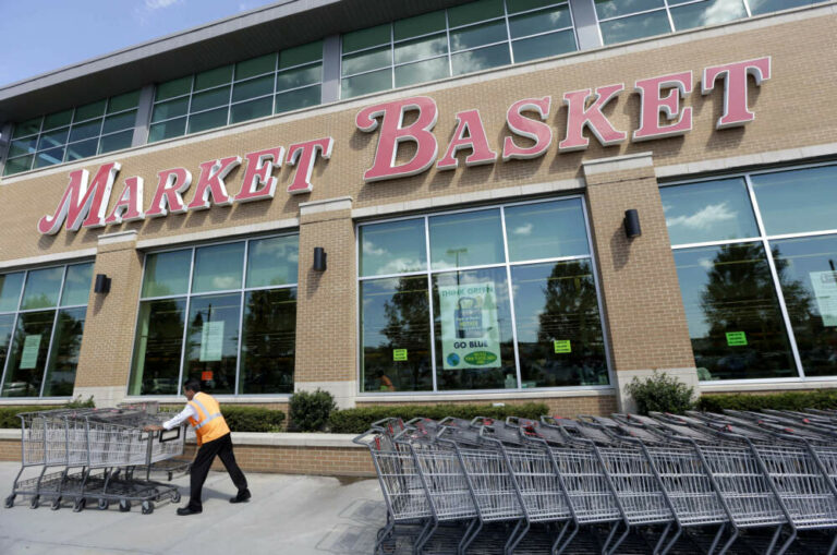 La junta de Market Basket coloca al CEO Arthur T.
