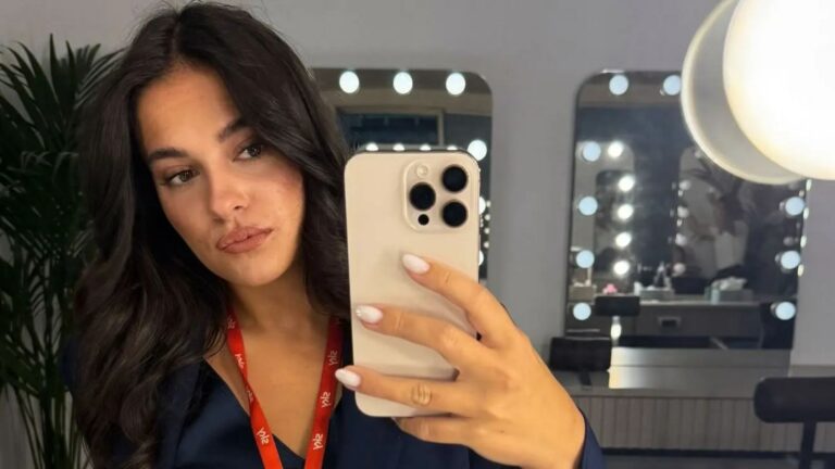 La modelo ex de James Argent, ex trabajo de televisión,