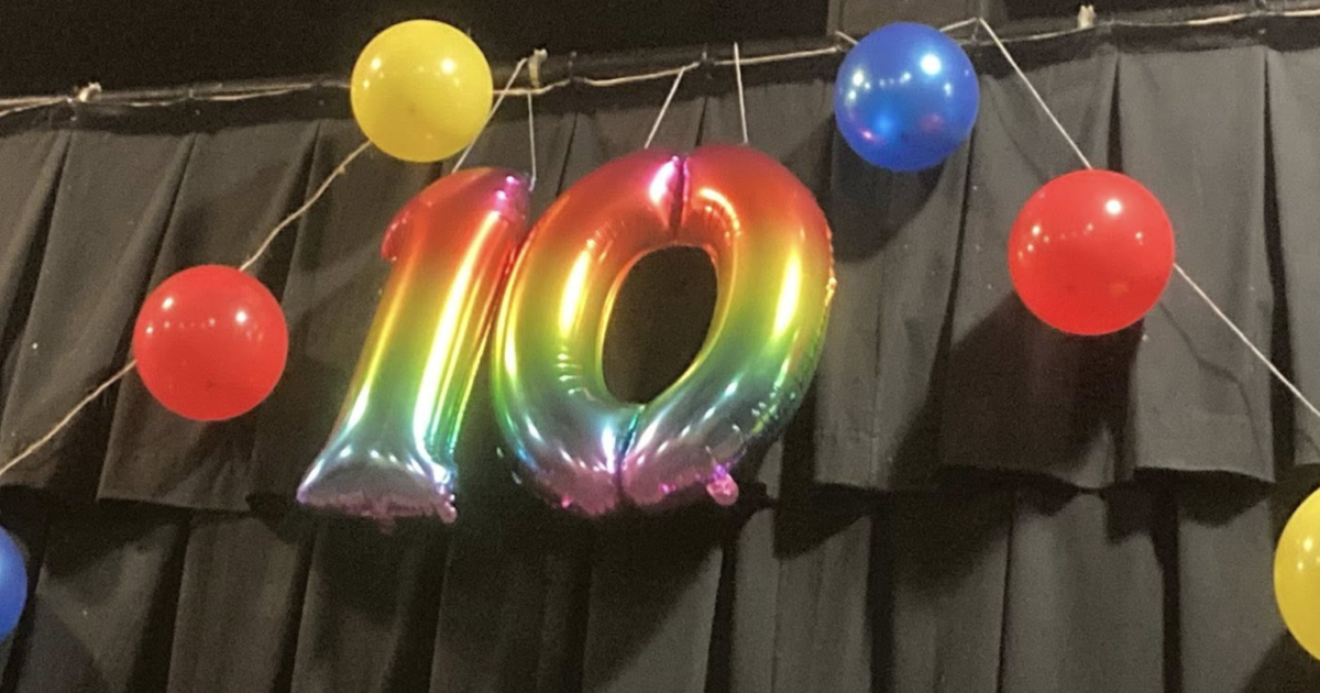 La válvula celebra un décimo aniversario con un impresionante truco