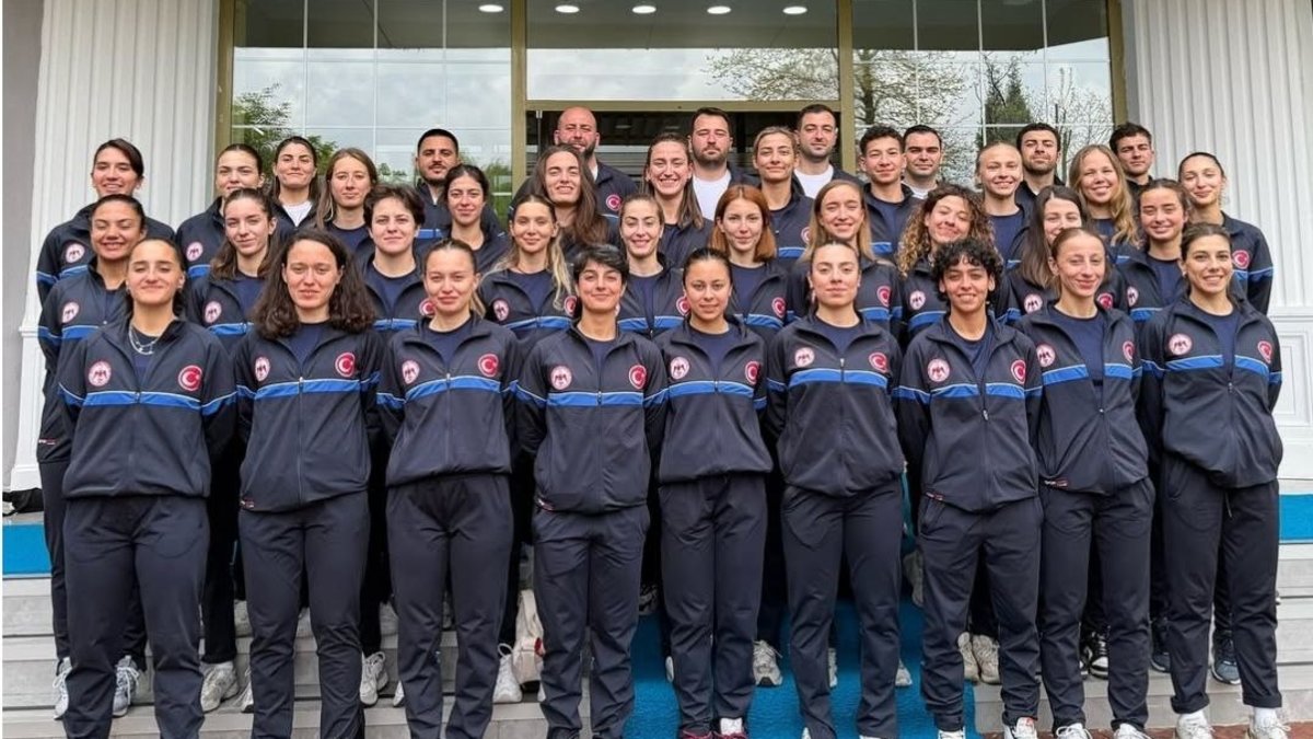 Las atletas femeninas de fútbol de la bandera participarán por