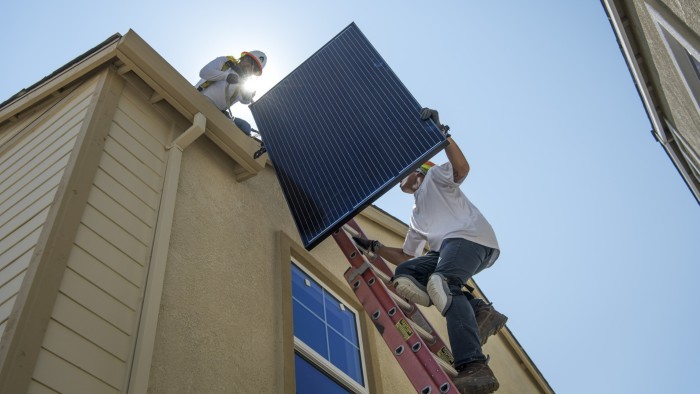 Las existencias de energía limpia se caen a medida que