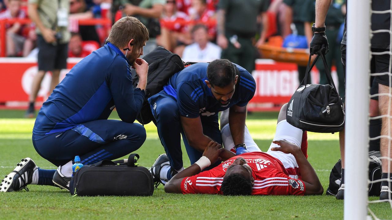 Lesión abdominal: operación de emergencia en Nottinghams Taiwo Awoniyi
