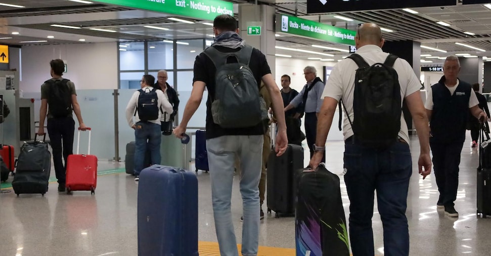 Libia, regresó a Roma en un vuelo especial de unos