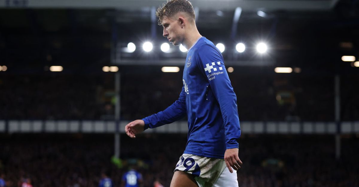 Lindstrøm regresa a Napoli: Everton no ejerce el derecho de