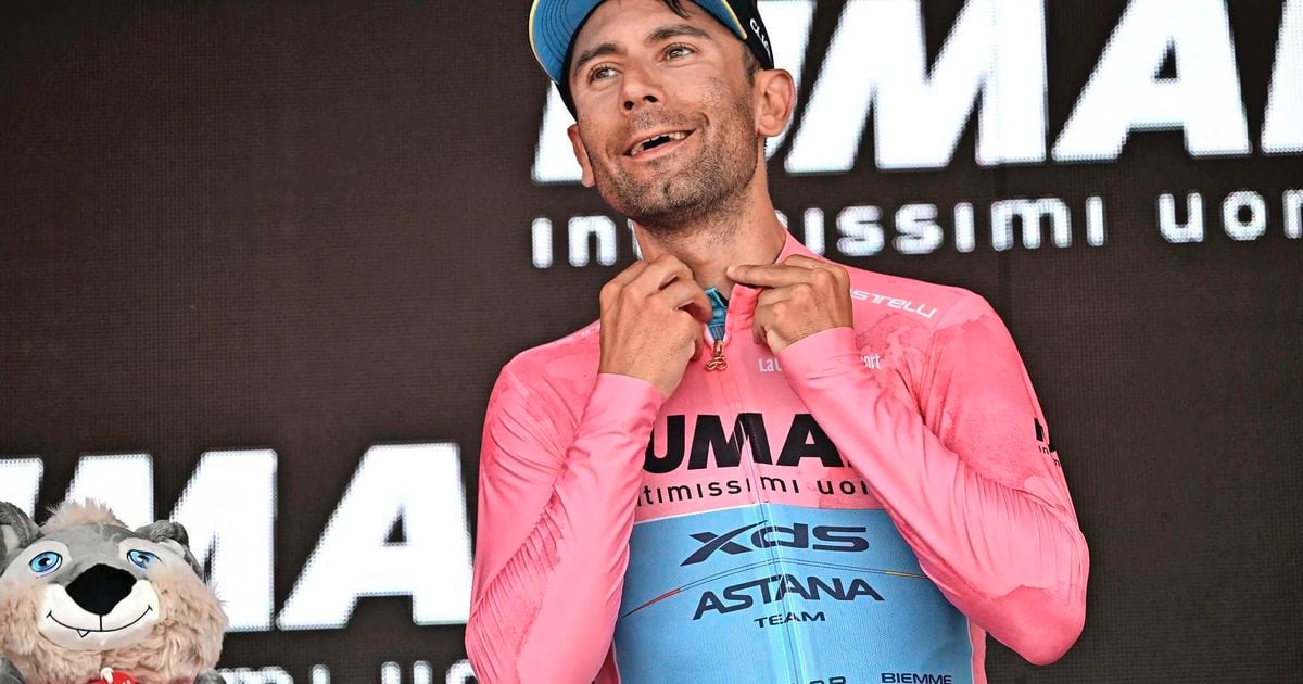 Live Giro: Chaos in Mini Version Strade Bianche; Wout Van