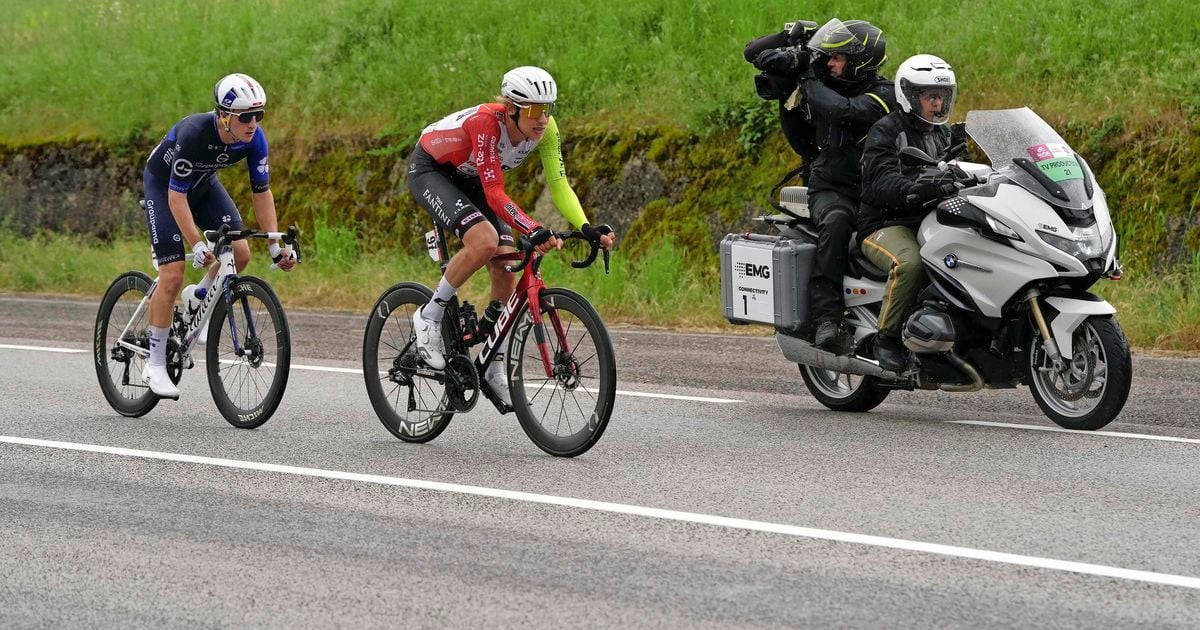Live Giro d'Italia: otoño sustancial en caminos resbaladizos, suéter rosa