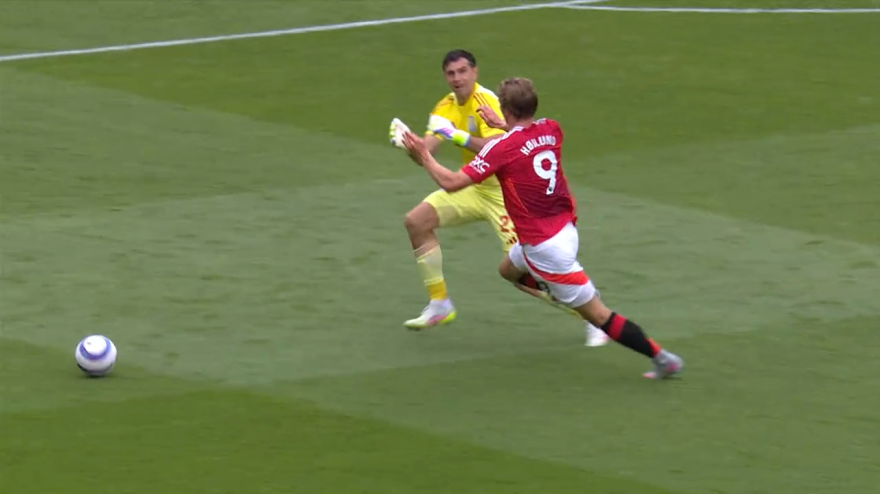 Lo más destacado de Manchester United-Aston Villa 2-0: ¡Dibu Martínez