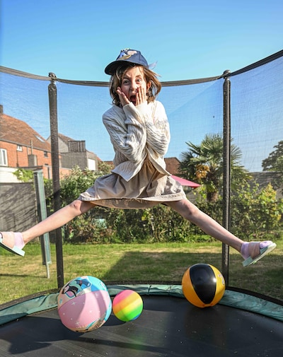 Lori (9) conquistó un tumor cerebral después de 81 semanas: