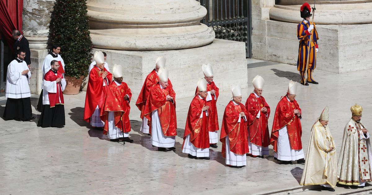Los cardenales llaman al día antes del cónclave de la