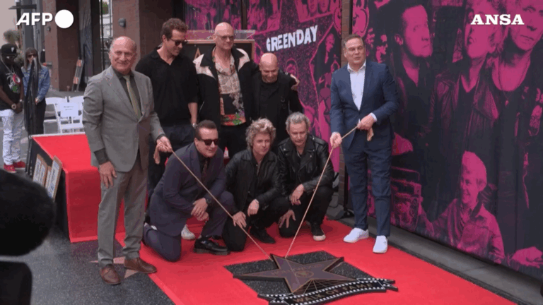 Los miembros del grupo Punk Rock Green Day, M recibió
