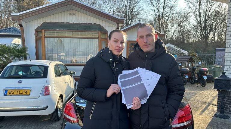 Leonie y Bart Hülters con una parte muy pequeña de los ingresos de la solicitud Woo. 