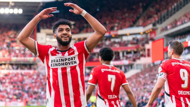 El mediocampista del PSV Ismael Saibari, a la derecha Luuk de Jong. (Foto: Joris se refiere/Naranja)