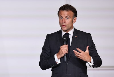 Macron promete pasos contra el Islam político en Francia, visita