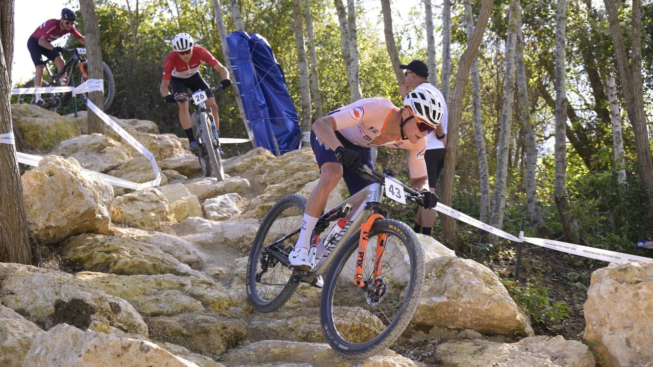 Mathieu Van der Poel vuelve a la bicicleta de montaña