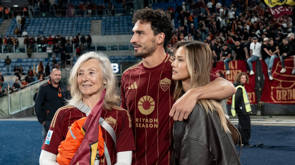 Mats Hummels deja el escenario de fútbol