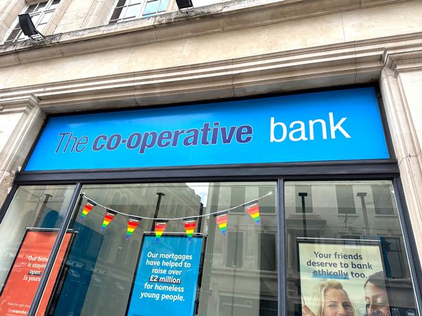 Trafford Center, Inglaterra - septiembre de 2023: El signo de la tienda externa del banco cooperativo (foto de Peter Dazeley/Getty Images)