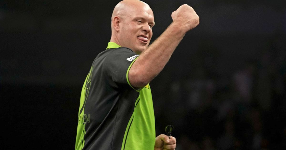 Michael Van Gerwen pelea por las finales de la Premier